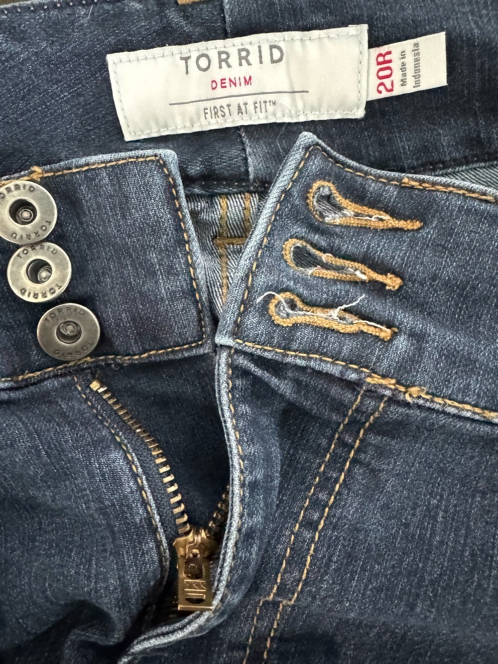 ❤️3/$30 Torrid Jeans Women’s 20R DarkWash High Rise Skinny Jegging Triple Button - Picture 9 of 11
